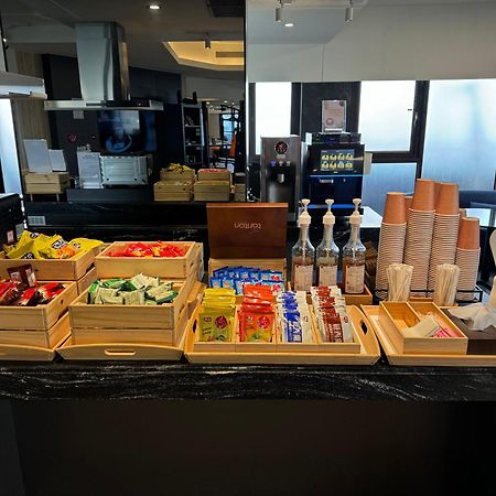 Hub Hotel - Songshan Airport Branch Taipei Dış mekan fotoğraf